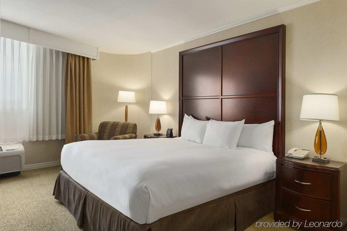 Hilton Chicago/Oak Lawn Hotel Exterior foto